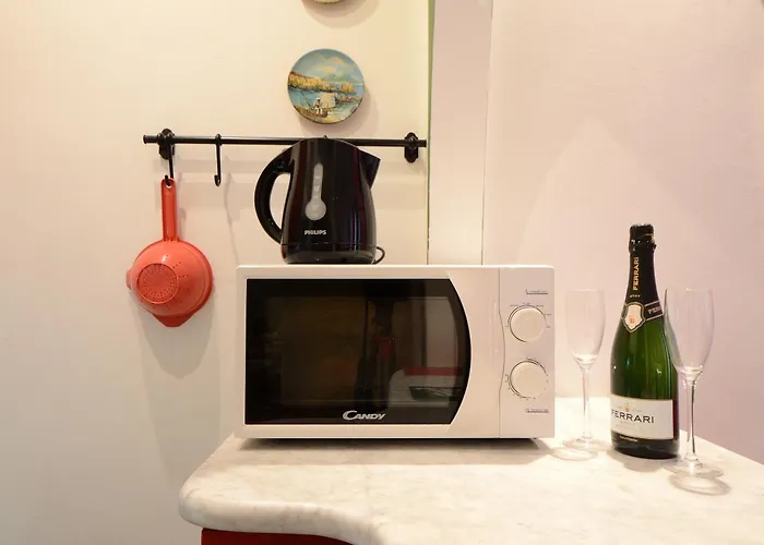 Bellissimo Mini Appartamento A Tema Bandiera Italiana, Potente Wi-Fi, 3 Linee Metropolitane Dietro Casa, Collegato Direttamente Con Aeroporto Di Malpensa E Rho Fiera